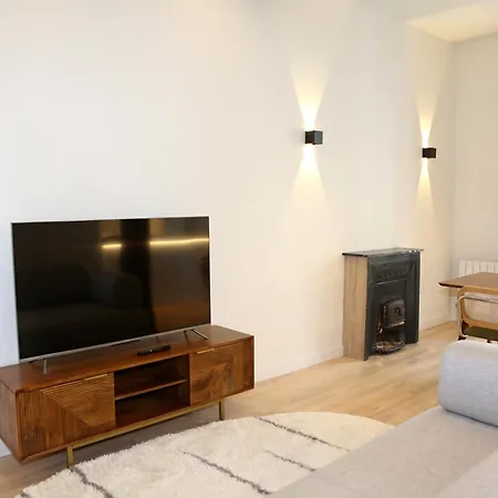 Piso Boutique Frente Al Casco Viejo De *