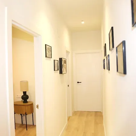 Piso Boutique Frente Al Casco Viejo De Apartamento *