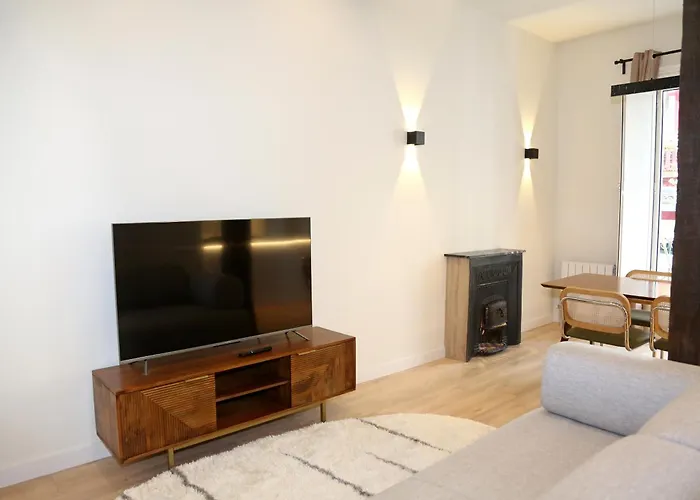 Piso Boutique Frente Al Casco Viejo De *